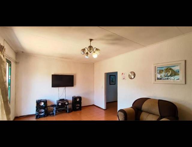 5 BEDROOM HOUSE FOR SALE IN BIRCH ACRES